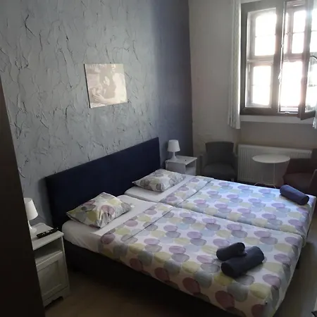 Wroclawska Z Lazienkami Hostel *