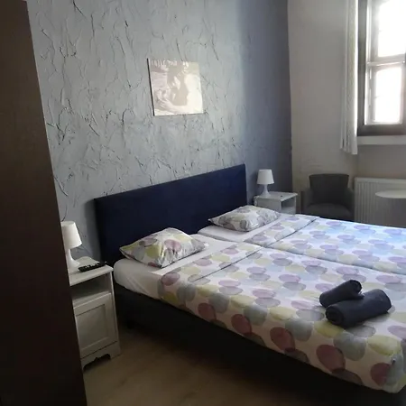 Hostel Wroclawska Z Lazienkami *