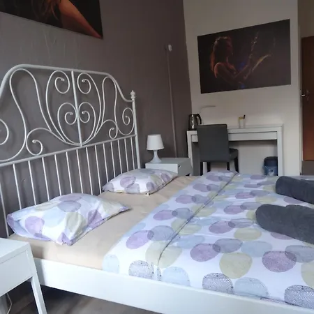 Hostel Wroclawska Z Lazienkami