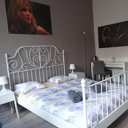Wroclawska Z Lazienkami Hostel *