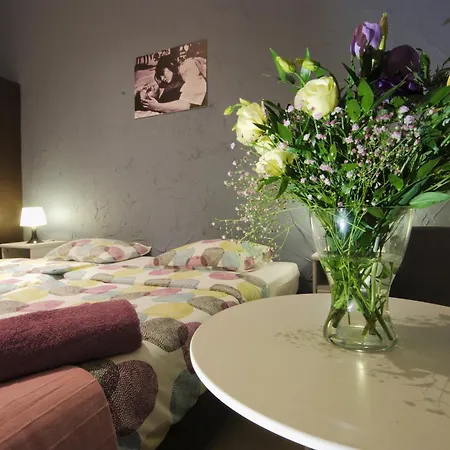 Wroclawska Z Lazienkami Hostel *