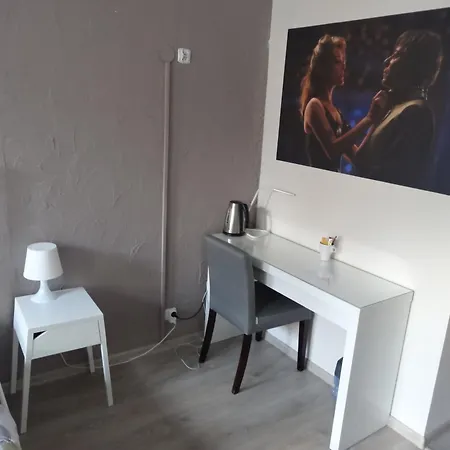 Wroclawska Z Lazienkami Hostel