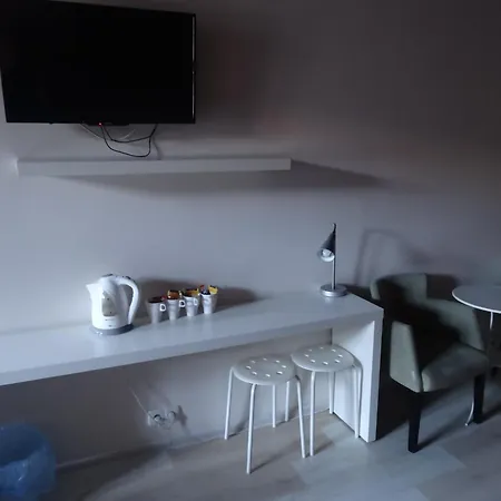 Hostel Wroclawska Z Lazienkami *