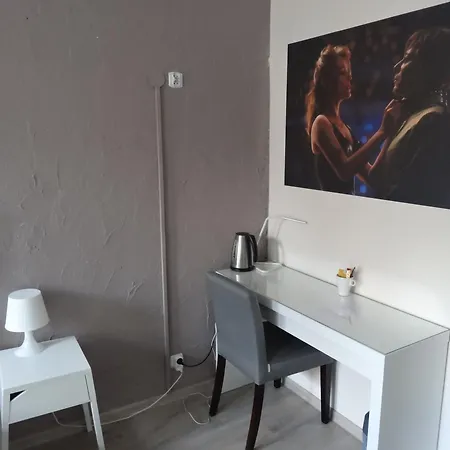 Wroclawska Z Lazienkami Hostel *