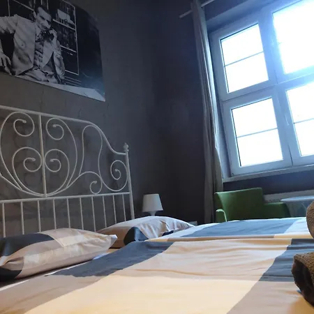 Wroclawska Z Lazienkami Hostel